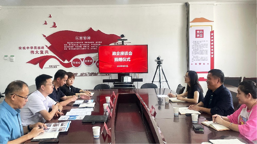 同創(chuàng)科技向庫爾勒市科技局捐贈LED智慧會議屏，助力科技發(fā)展